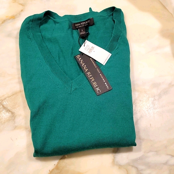 Banana Republic Sweaters - NWT Banana Republic Merino Wool Sweater S